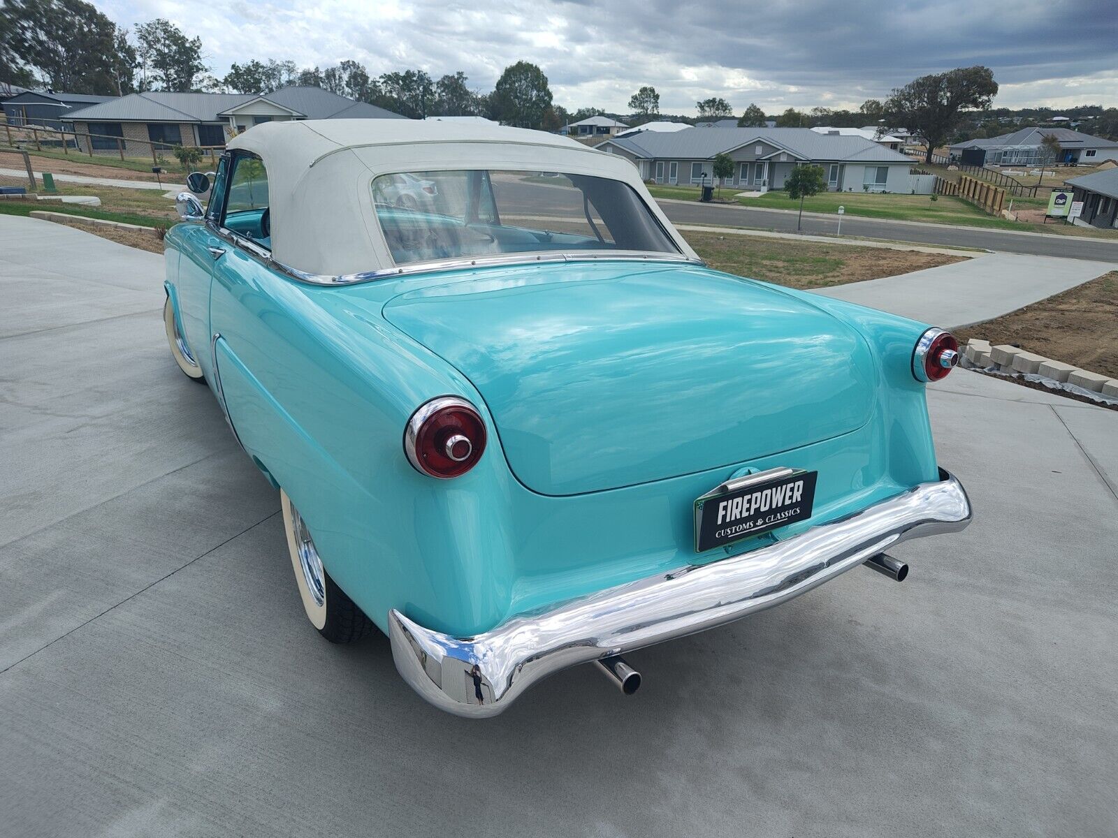 1953 FORD CRESTLINE SUNLINER WITH FLATHEAD V8. COOL COLLECTABLE CLASSIC CRUISER