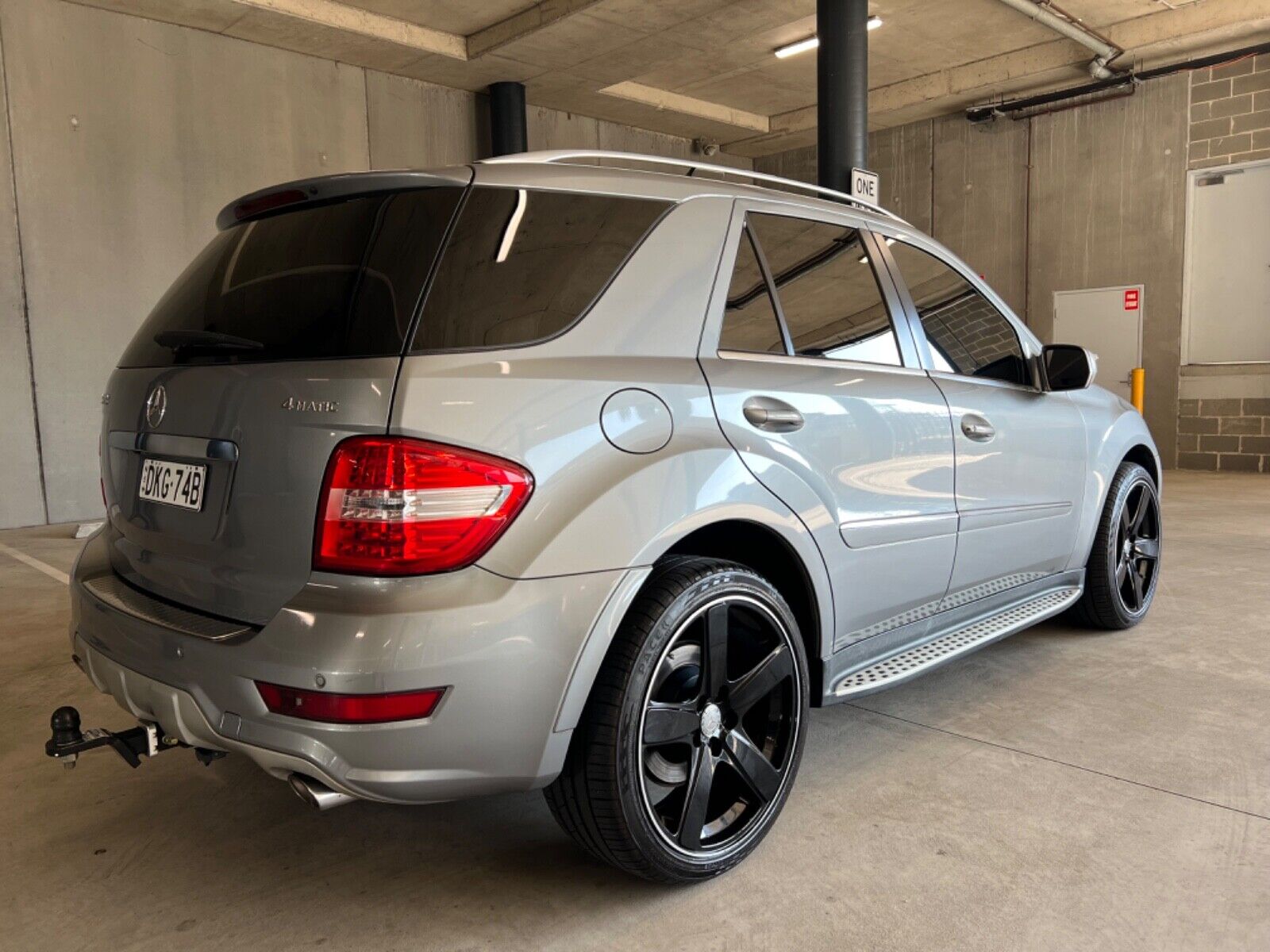 2010 Mercedes Benz ML350 AMG sports luxury