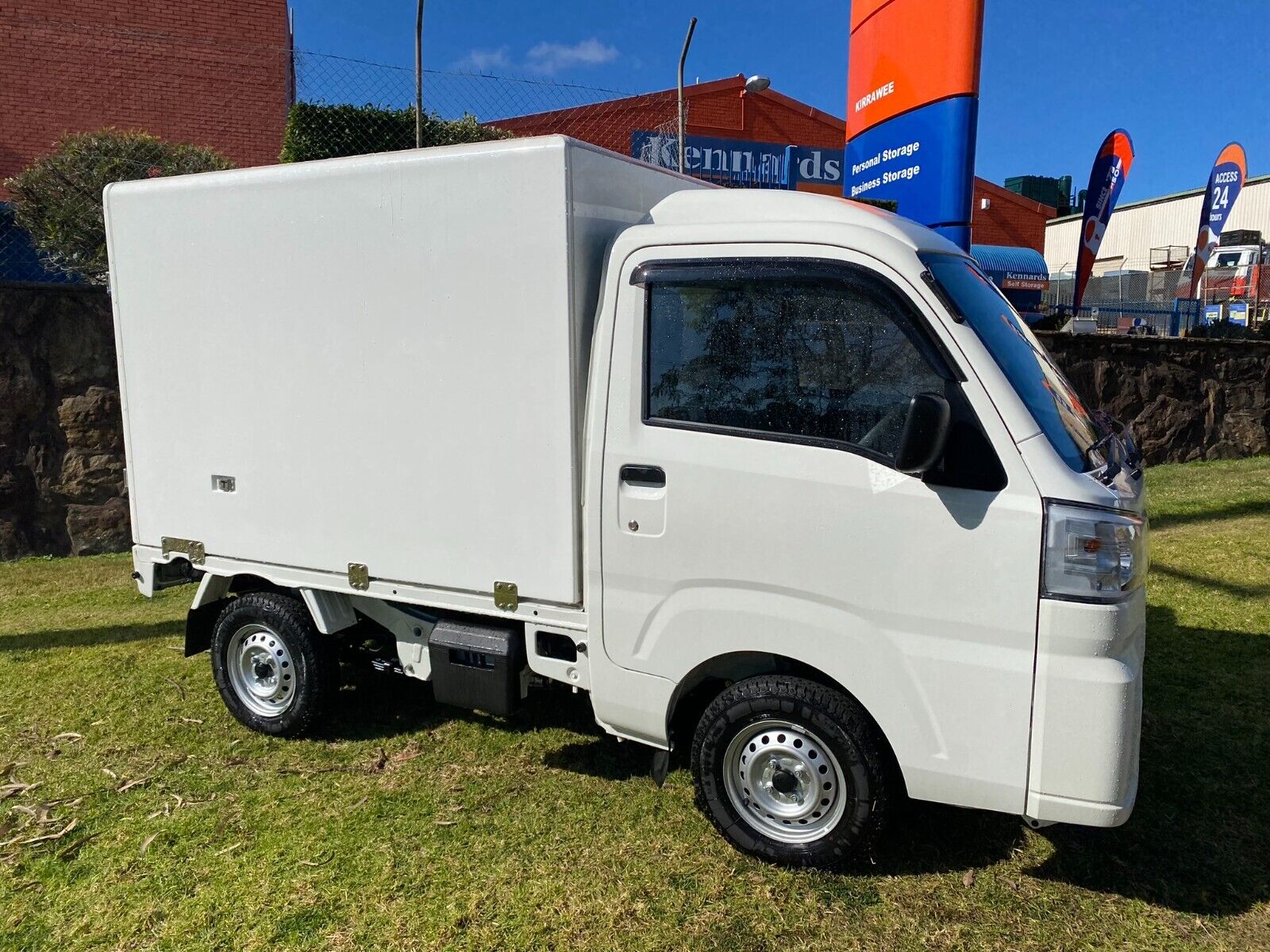 Daihatsu Hi-Jet Freezer/Fridge Truck As NEW!