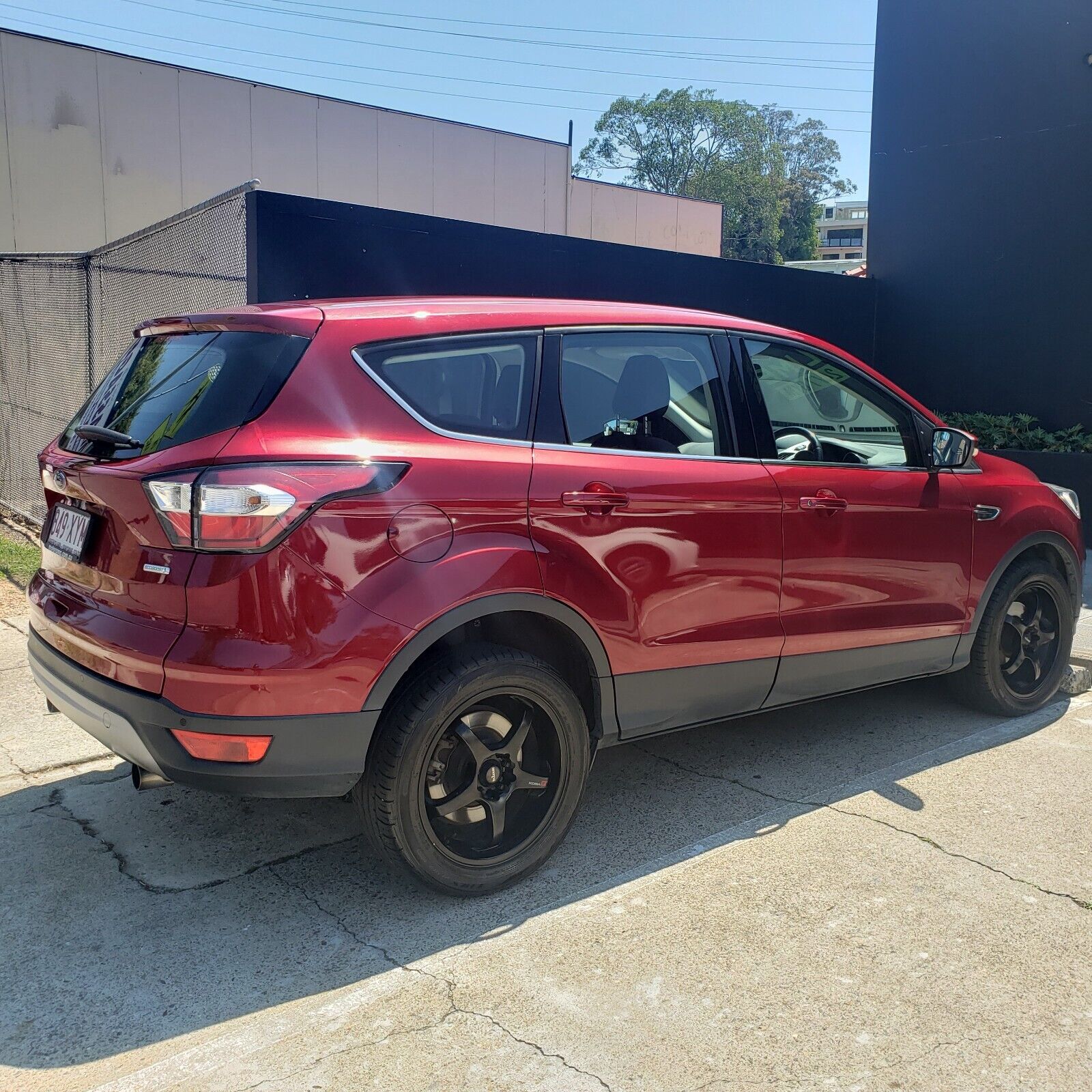 Ford Escape 2017 - Clean title! Moving abroad must sell!