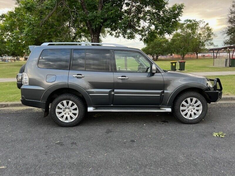 Mitsubishi Pajero Exceed Auto, 7 seater 4WD Wagon.