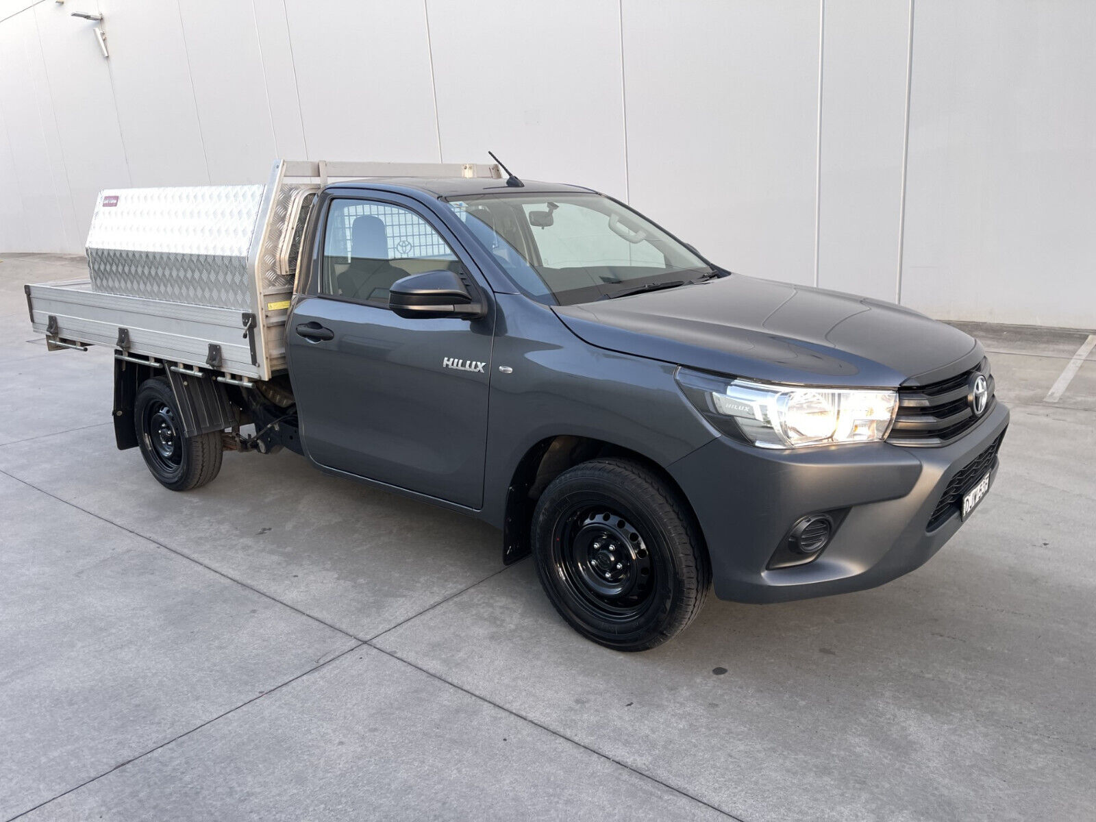 TOYOTA HILUX 2016 WORKMATE 2.7L 94000KMS CAB UTE ALLOY TRAY CLEAN INSIDE & OUT